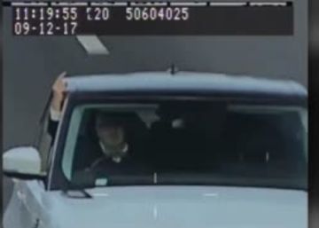 Ocho meses de cárcel por hacer ‘la peineta’ a una cámara de tráfico