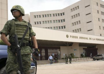 Una pistola, el precio por matar a Javier Valdez