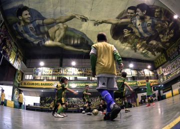 Capilla Sixtina versión argentina: Maradona es Dios y Messi Adán