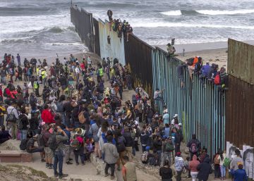 La caravana de migrantes llega a la frontera con Estados Unidos para pedir asilo