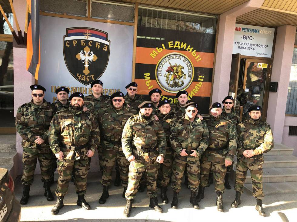 Miembros del grupo paramilitar Srpska Cast, activo en Bosnia.