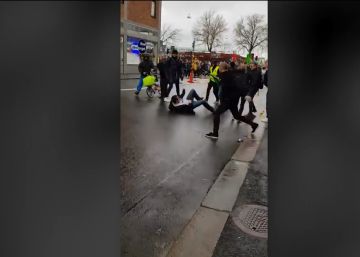 Manifestantes suecos agreden a un ‘youtuber’ que llevaba una camiseta de Franco