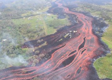 La lava del volcán Kilauea se aproxima a una planta geotérmica con sustancias inflamables