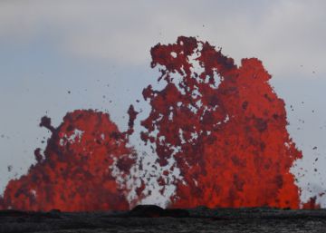 Un nuevo flujo de lava del volcán Kilauea se dirige hacia una planta geotérmica