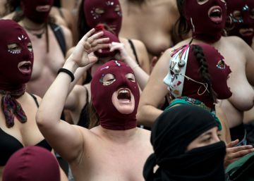 Un grupo de estudiantes en una protesta feminista.