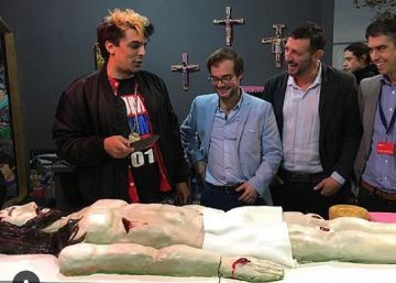 El ministro de Cultura de Buenos Aires, criticado por comerse a Cristo