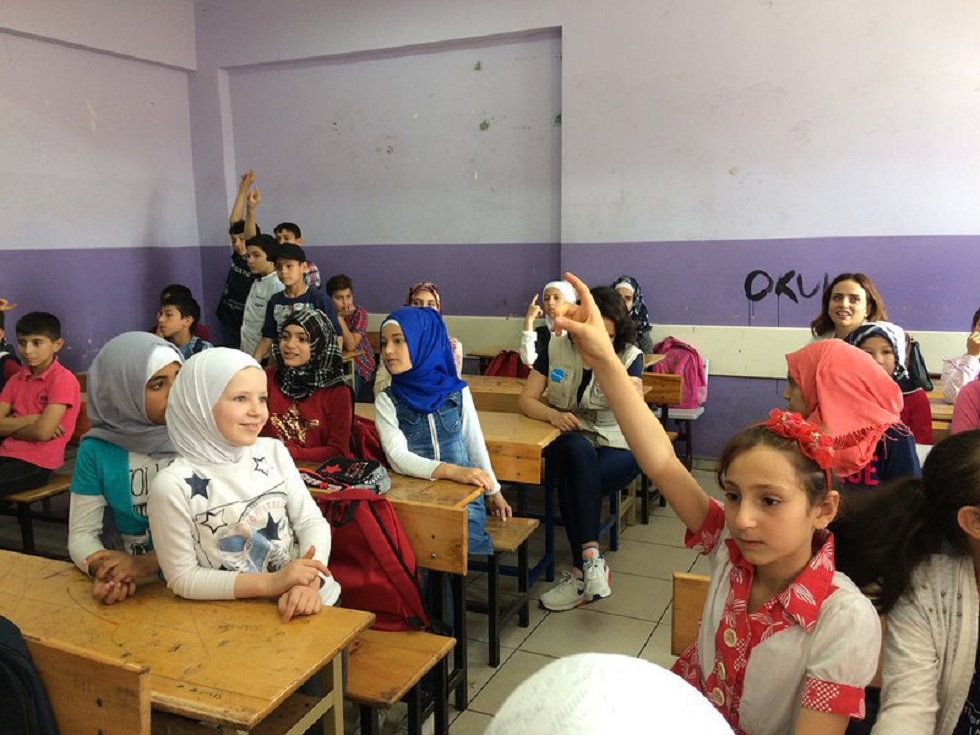 Varios refugiados sirios asisten a un colegio pÃºblico en Estambul a finales de mayo.