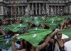 La marcha de #NiUnaMenos en Argentina se tiñe de verde a favor del aborto legal