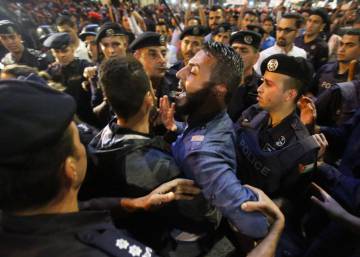 El rey de Jordania ordena revisar la reforma fiscal para frenar la ola de protestas