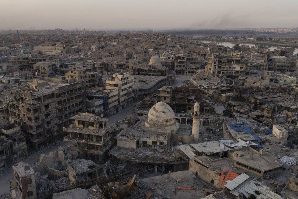 Vista aérea de la Ciudad Vieja de Mosul (Irak) en noviembre de 2017. El alcance de la destrucción en el vecindario es comparable a algunas de las peores batallas urbanas de la Segunda Guerra Mundial, y el costo de la reconstrucción es casi incalculable.