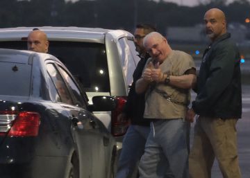 El expresidente de Panamá, Ricardo Martinelli, en el aeropuerto de Miami.