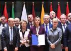 La UE abre la puerta a suministrar armas para misiones de paz