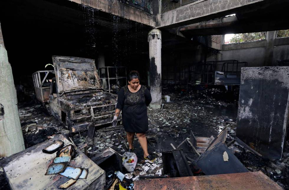 El interior de la casa quemada en Managua.