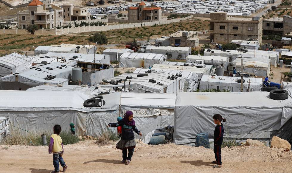 NiÃ±os juegan en un campo de refugiados sirios en LÃ­bano la semana pasada. 