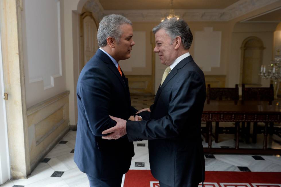 El presidente de Colombia, Juan Manuel Santos, recibe al mandatario electo, IvÃ¡n Duque. 