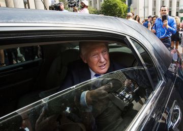 El exchófer de Trump le demanda para que le pague las horas extras