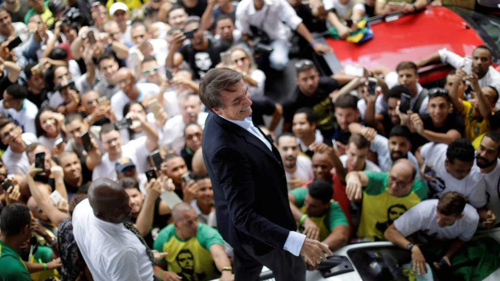 Jair Bolsonaro es recibido en Salvador.