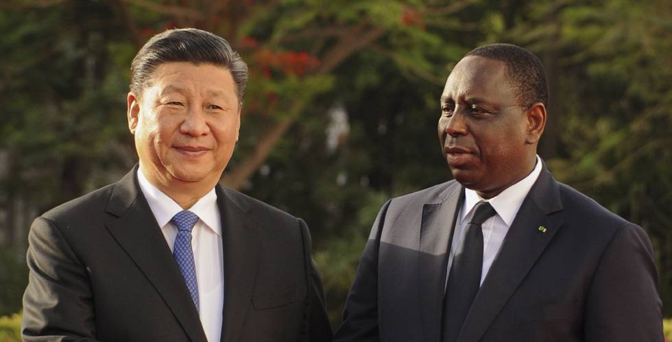 El presidente chino, Xi Jinping, con su homÃ³logo senegalÃ©s, Macky Sall, en Dakar.