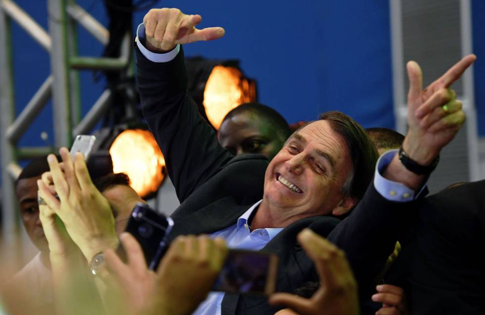 Jair Bolsonaro, este domingo con sus seguidores.