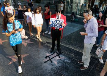 La estrella de Trump en Hollywood, destrozada con un pico