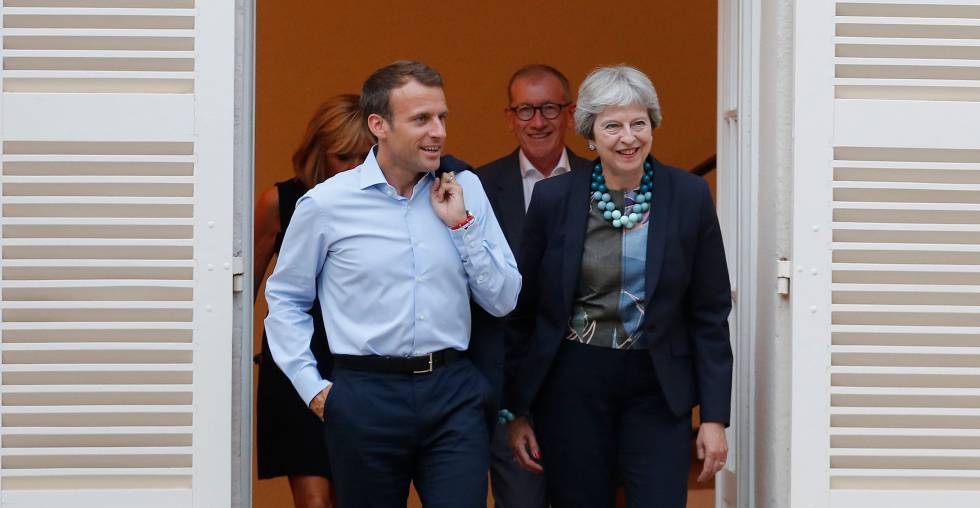Emmanuel Macron y Theresa May, ayer.