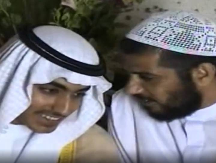 📷 Hamza bin Laden (esquerda), em documentos difundidos pela CIA. | CIA/AP