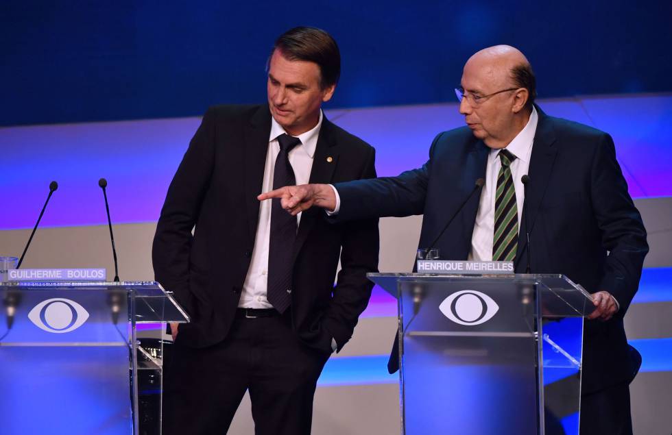 Los candidatos Jair Bolsonaro y Henrique Meirelles en un debate electoral el pasado jueves