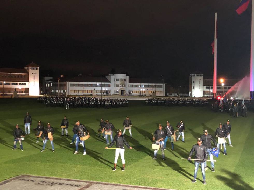 La banda marcial de MagÃ¼i PayÃ¡n durante la ceremonia militar en BogotÃ¡.