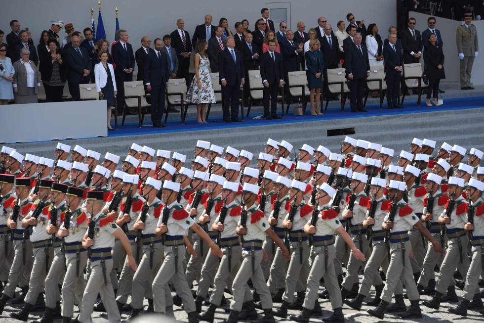 Trump asiste en ParÃ­s, en julio de 2017, al desfile militar de Francia