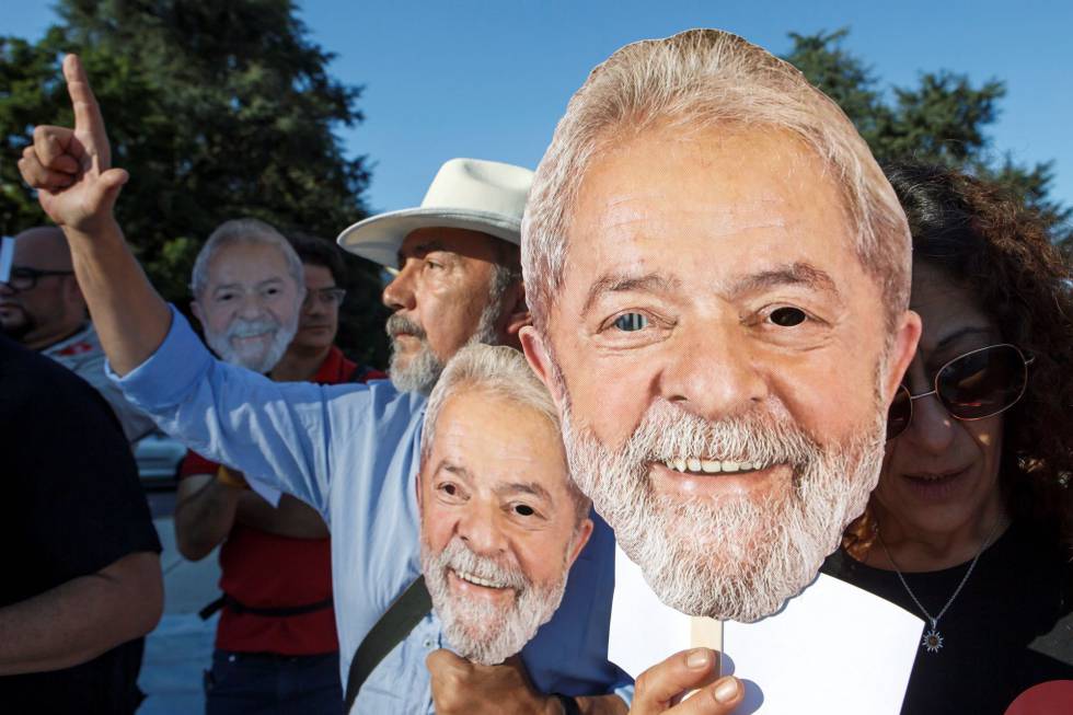 BrasileÃ±os residentes en Ginebra (Suiza) se manifiestan el miÃ©rcoles a favor de la candidatura de Lula. 