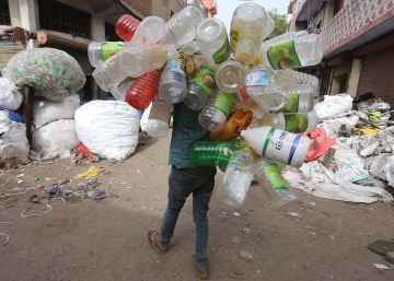 Los 20.000 kilómetros de carretera en India construidos con plástico reciclado