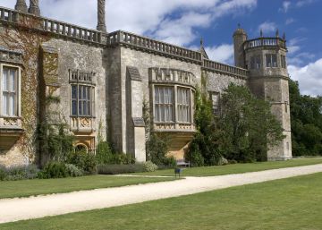 Una exposición con esvásticas y uniformes nazis desata la polémica en Reino Unido