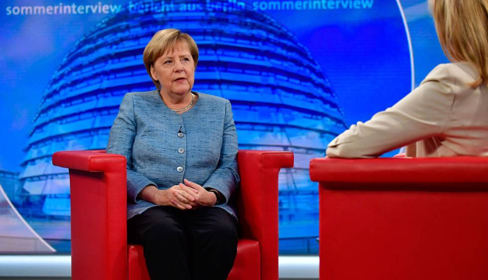 La canciller alemana, Angela Merkel, durante una entrevista el domingo en la cadena pública alemana, ARD.