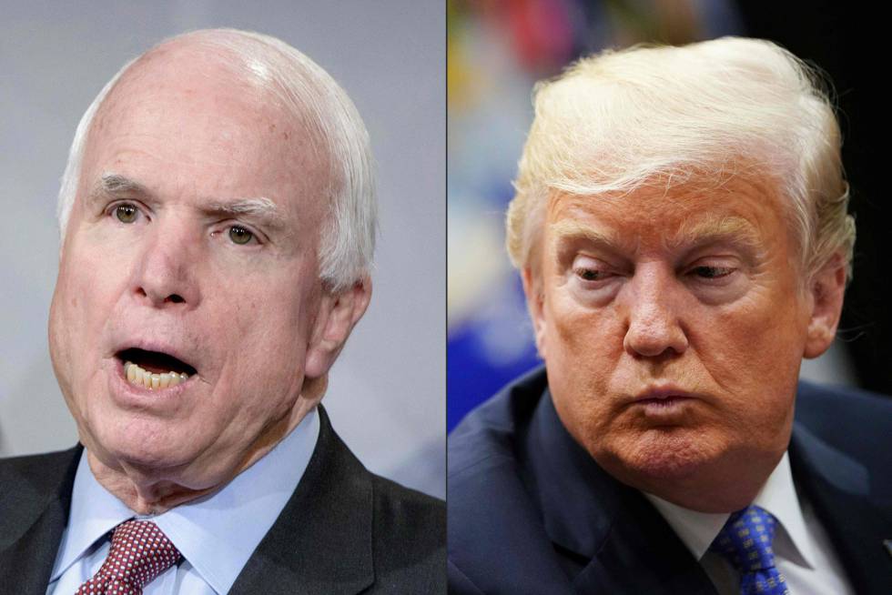 A la izquierda, el senador John McCain y a la derecha, el presidente de EE UU, Donald Trump.