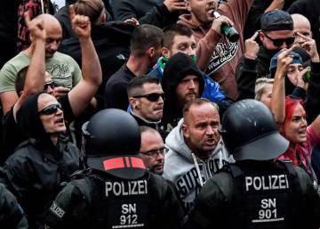 Merkel condena con firmeza el creciente clima de violencia xenófoba en Alemania
