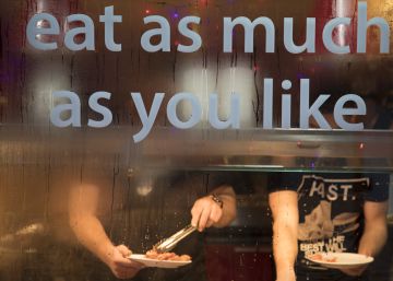 Una calculadora junto al menú