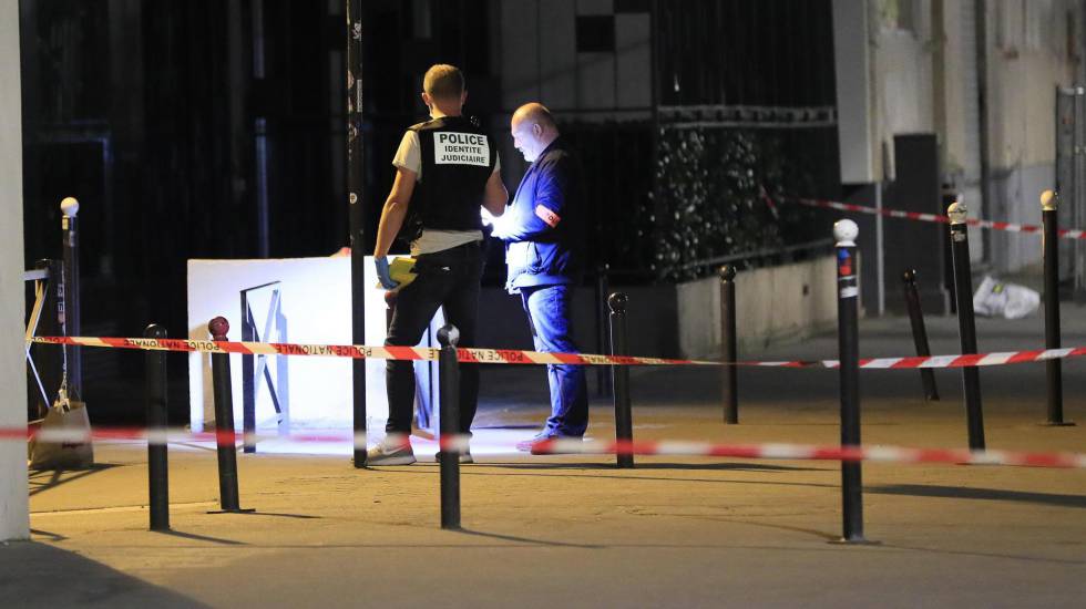 Investigadores en la escena del crimen.
