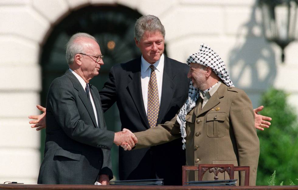 Resultado de imagen para Fotos de reuniÃ³n entre el lÃ­der palestino Yasir Arafat y el primer ministro israelÃ­ Ehud Barak