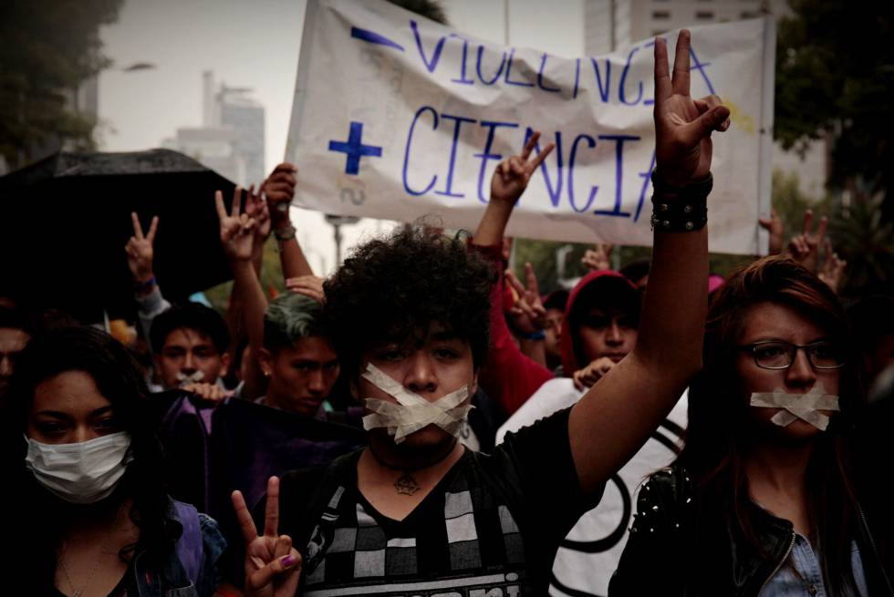 Estudiantes durante la marcha en Ciudad de MÃ©xico. 