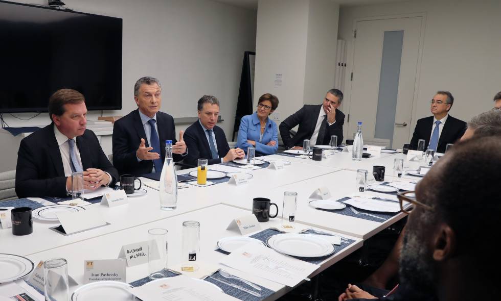 Macri recibe a un grupo de inversores en una reunión organizada en las oficinas del Financial Times en Nueva York.