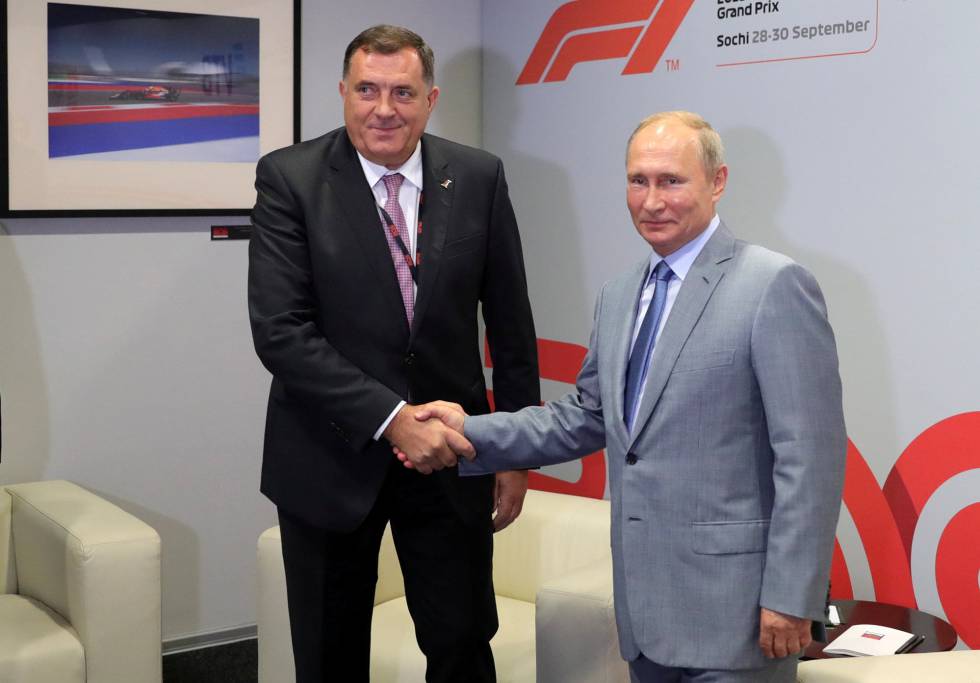 VladÃ­mir Putin saluda al presidente de la RepÃºblica Srpska, Milorad Dodik, el pasado domingo en Sochi.