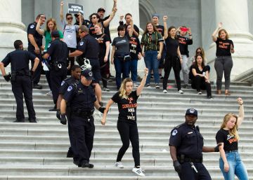 Cientos de detenidos por protestar contra Kavanaugh en el Capitolio