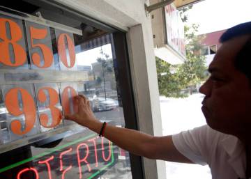 El peso y la Bolsa mexicana caen con fuerza tras la cancelación del nuevo aeropuerto