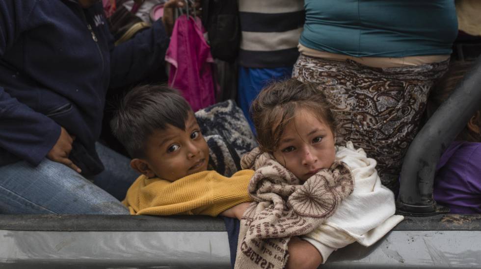 Miembros de la caravana migrante en Sayula, Veracruz (México).