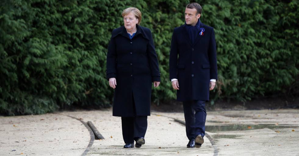 O presidente francês, Emmanuel Macron, e a chanceler alemã, Angela Merkel, no centenário do fim da I Guerra Mundial. 