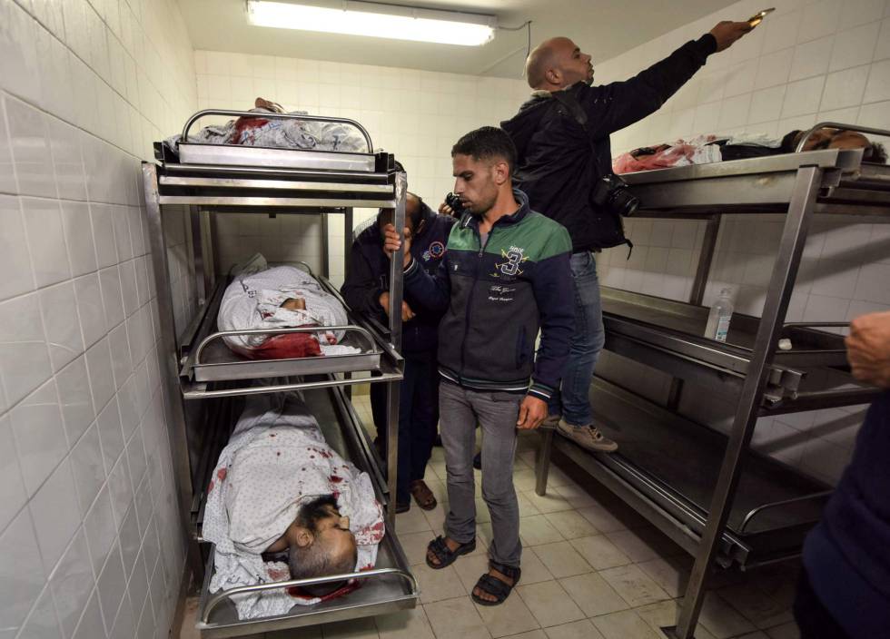 Morgue del hospital de Jan Yunes donde han sido llevados los cadÃ¡veres de los palestinos muertos en un ataque de Israel en Gaza.