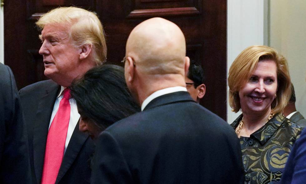 Ricardel (a la derecha), este martes en la Casa Blanca junto a Trump
