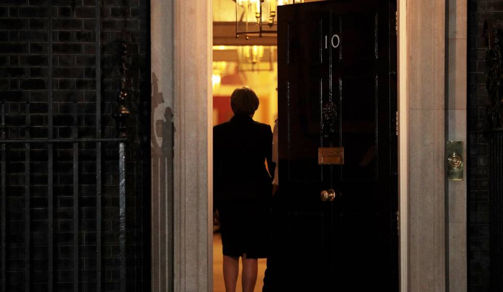 Theresa May tras la reunión del Gabinete el miércoles.rn 