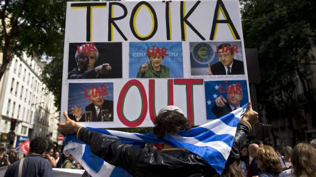 Manifestación contra la troika y de apoyo a Grecia en 2015 en París. 
