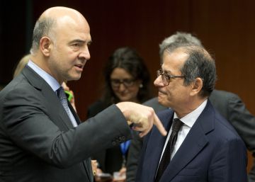 El comisario Pierre Moscovici y el ministro Giovanni Tria, el pasado lunes en Bruselas.